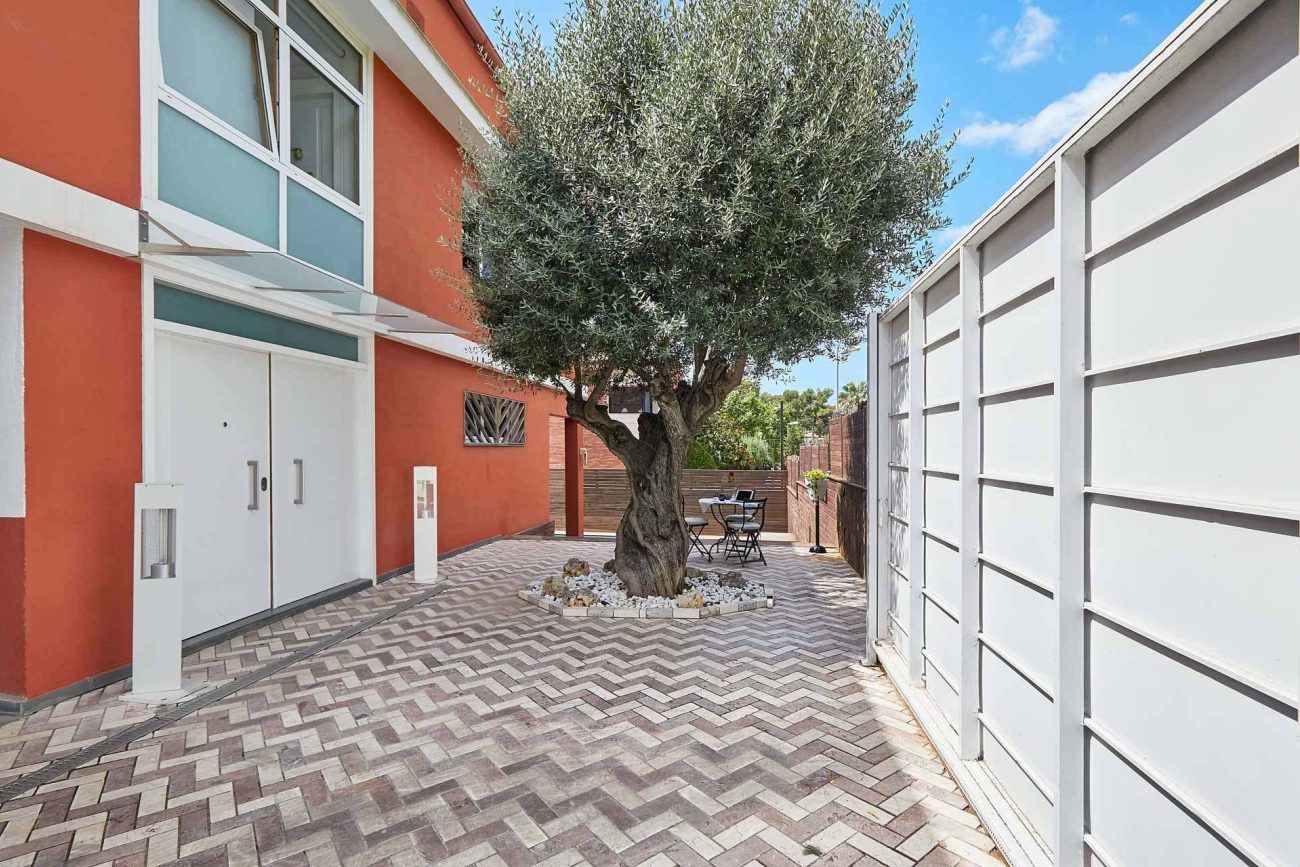 Elegant and modern house in Castelldefels