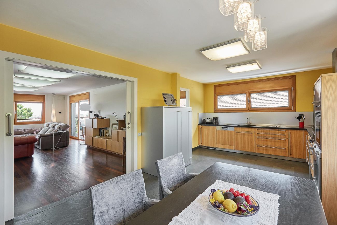 Elegant and modern house in Castelldefels