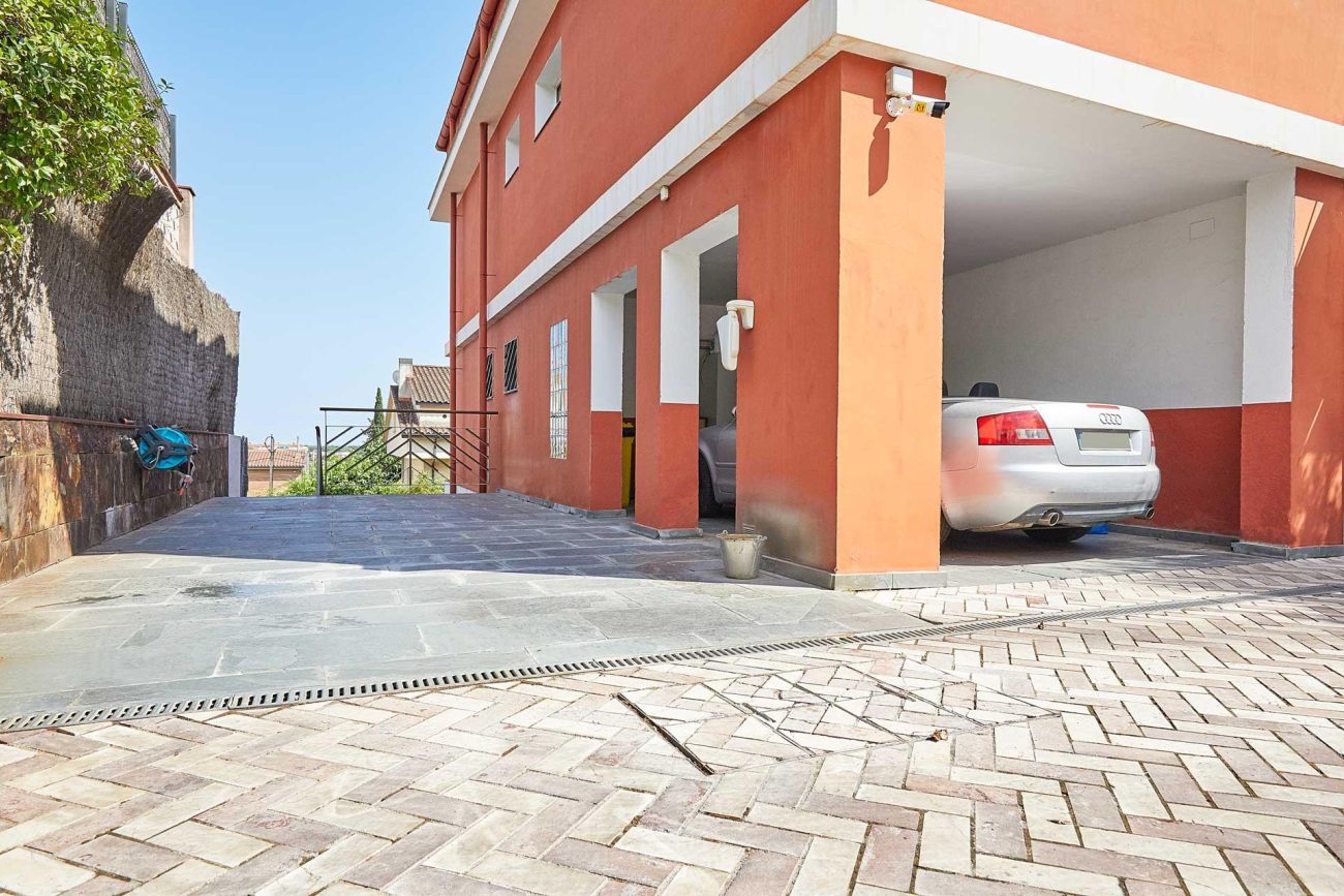 Elegant and modern house in Castelldefels
