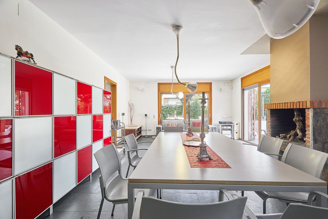 Elegant and modern house in Castelldefels