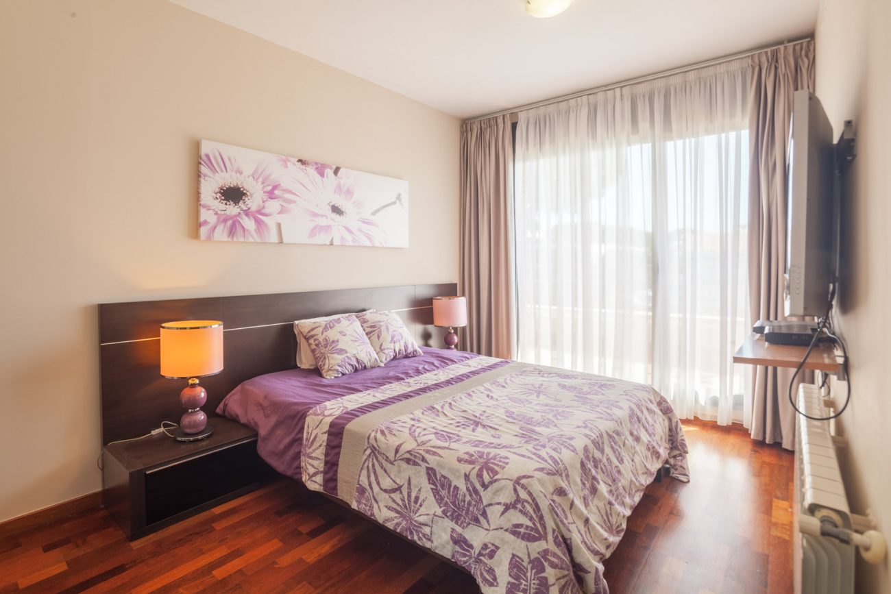 Bright semi-detached house with sea views in Castelldefels