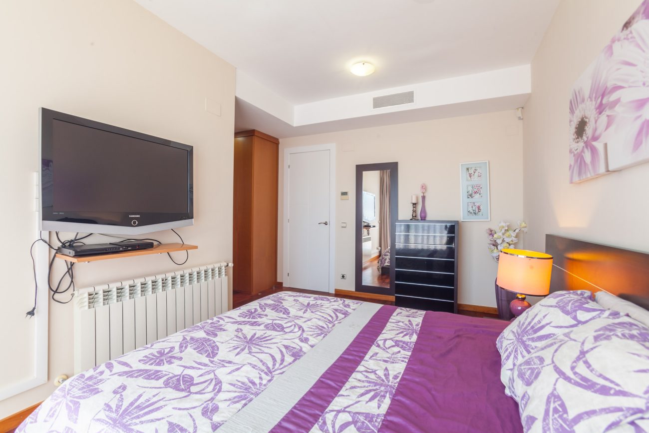 Bright semi-detached house with sea views in Castelldefels