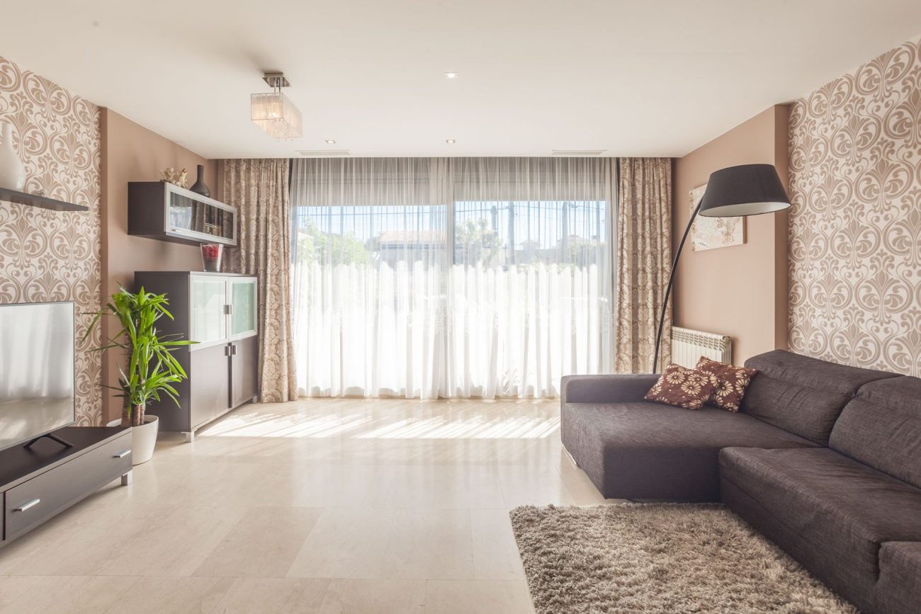 Bright semi-detached house with sea views in Castelldefels