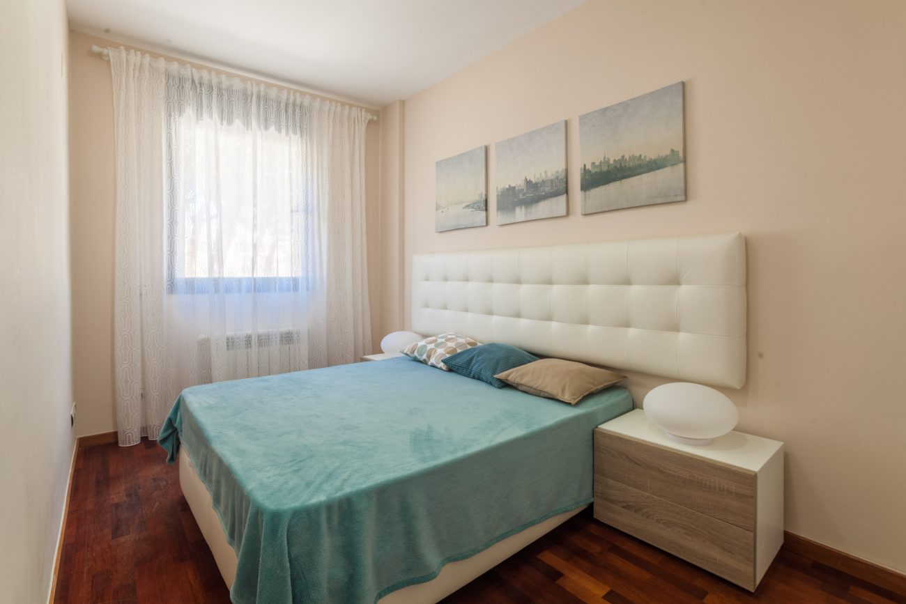 Bright semi-detached house with sea views in Castelldefels