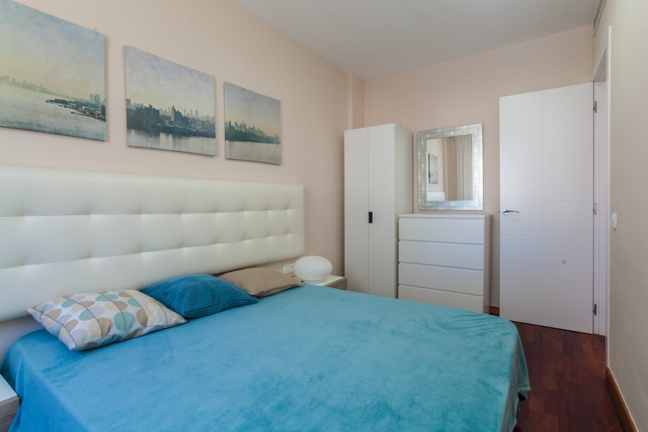 Bright semi-detached house with sea views in Castelldefels