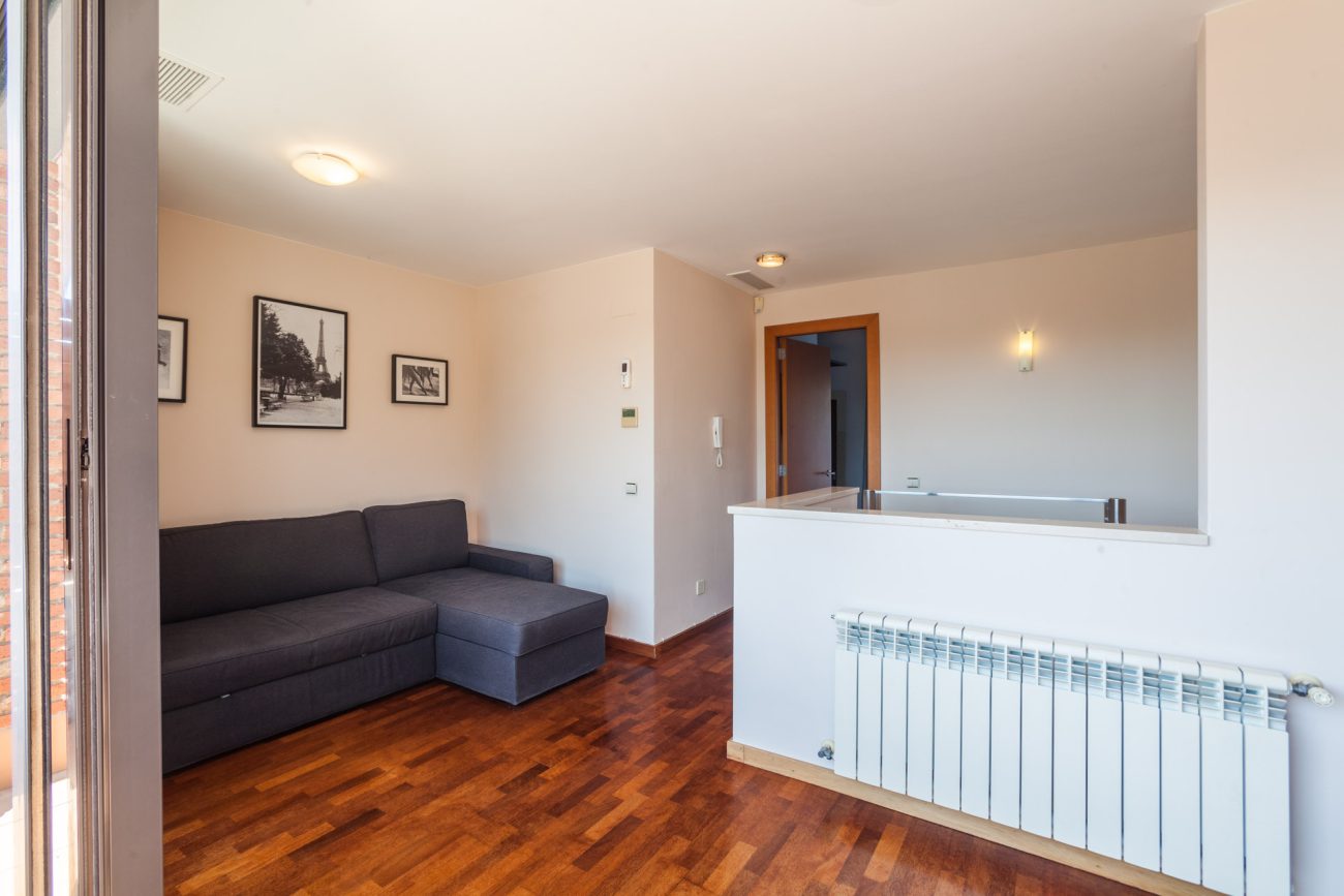 Bright semi-detached house with sea views in Castelldefels