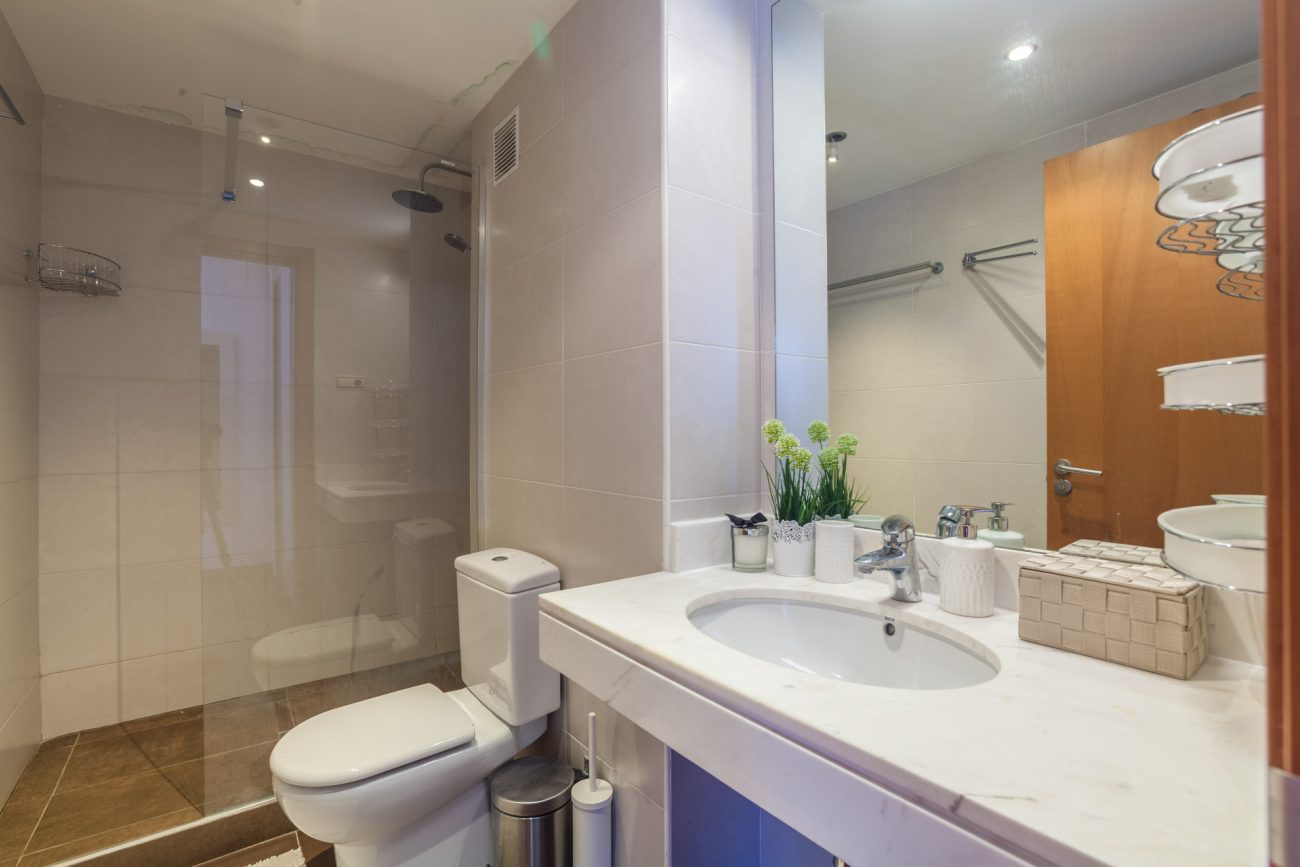 Bright semi-detached house with sea views in Castelldefels