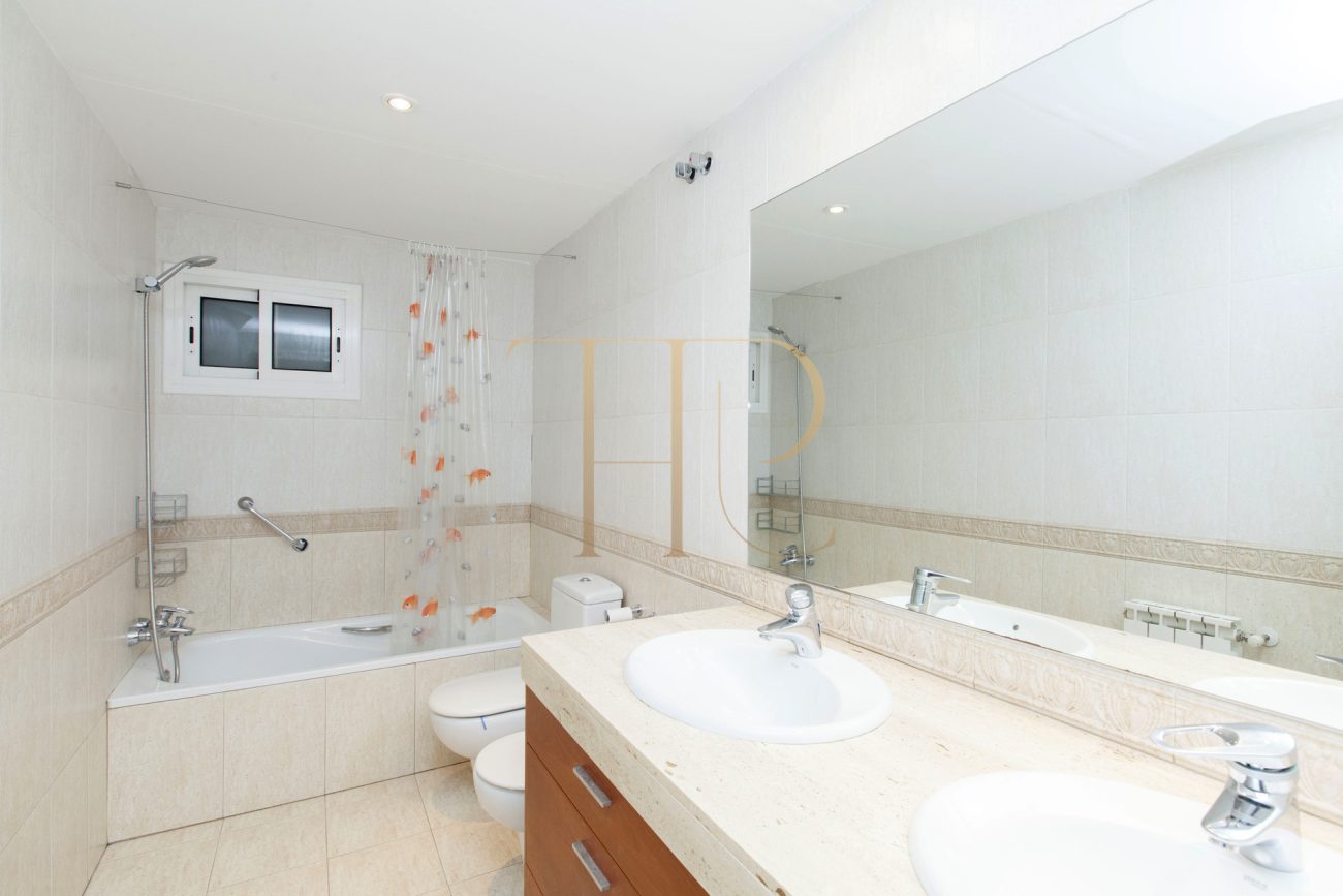 Sold: bright apartment in Barcelona’s Eixample