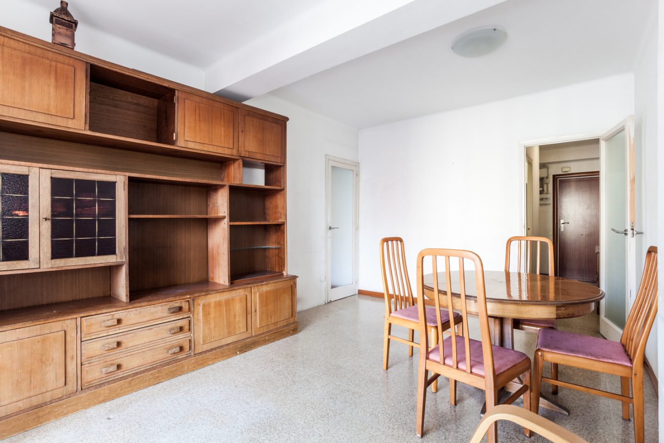 Light flat with terrace in Eixample Dret
