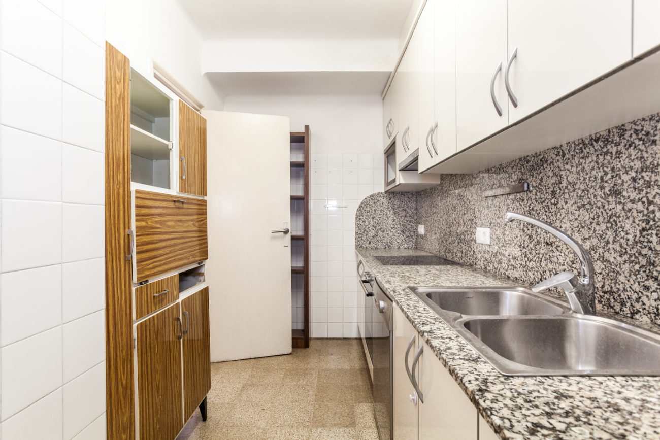 Light flat with terrace in Eixample Dret