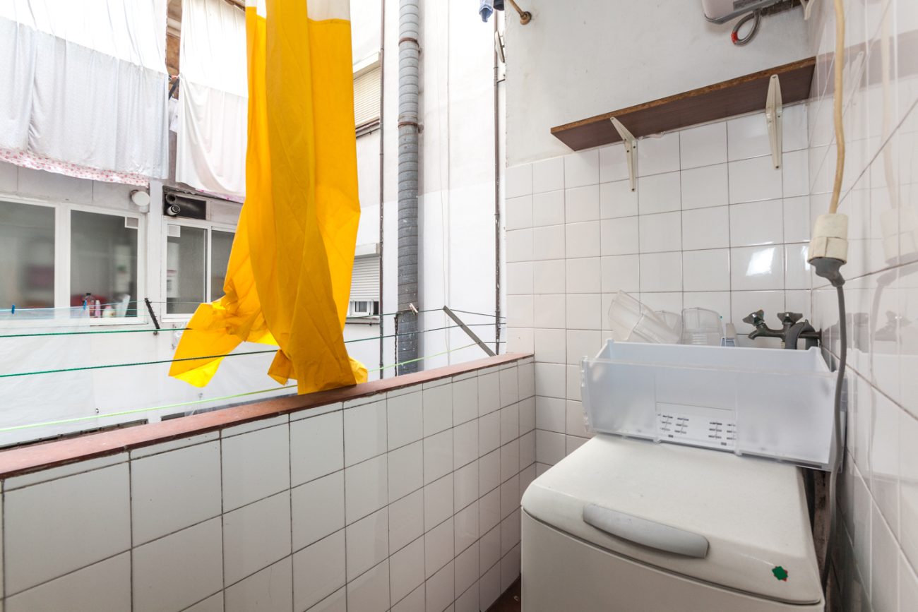 Light flat with terrace in Eixample Dret
