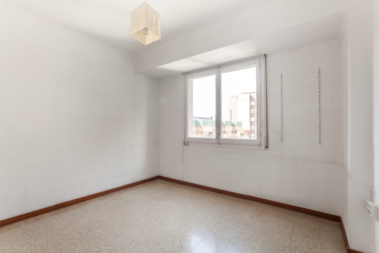 Light flat with terrace in Eixample Dret