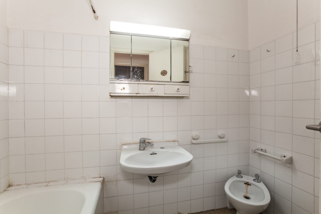 Light flat with terrace in Eixample Dret