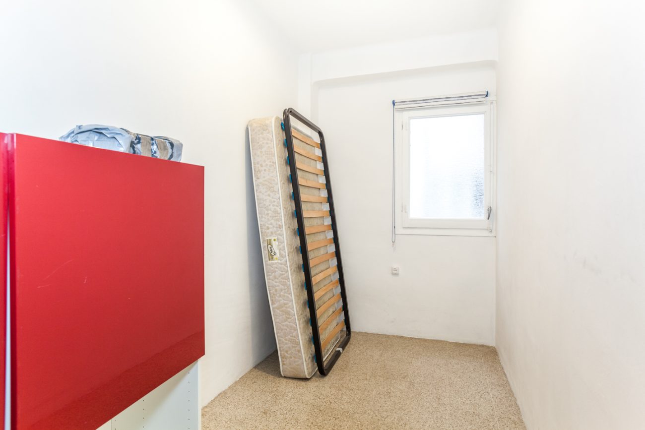Light flat with terrace in Eixample Dret