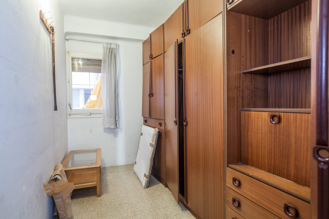 Light flat with terrace in Eixample Dret