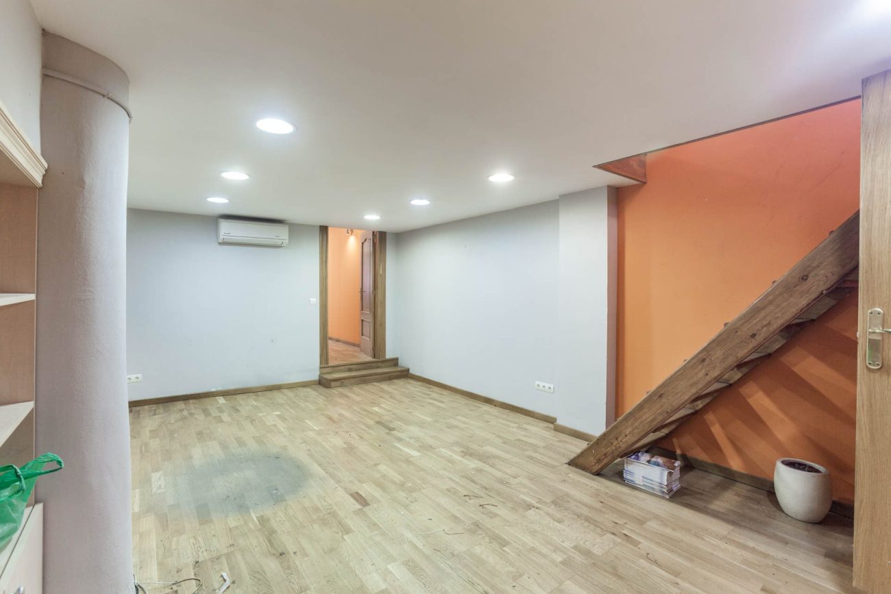 Comercial property in Barcelona, 84м2, Sant Antoni
