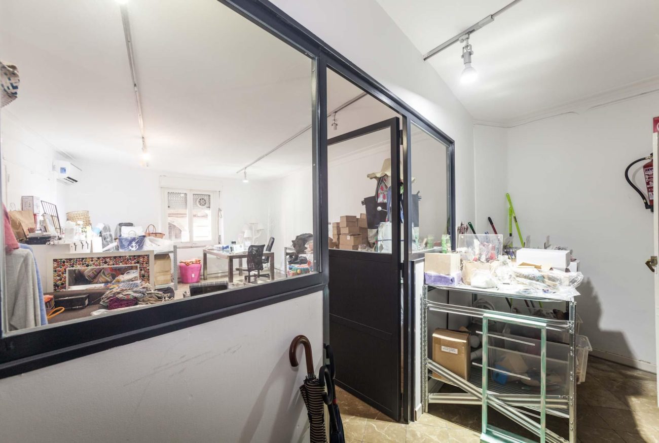 Commercial premise is transfer in el Gótico
