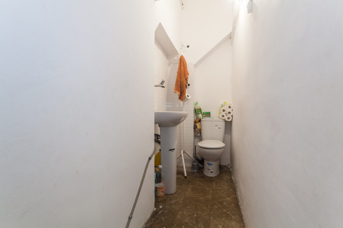 Commercial premise is transfer in el Gótico
