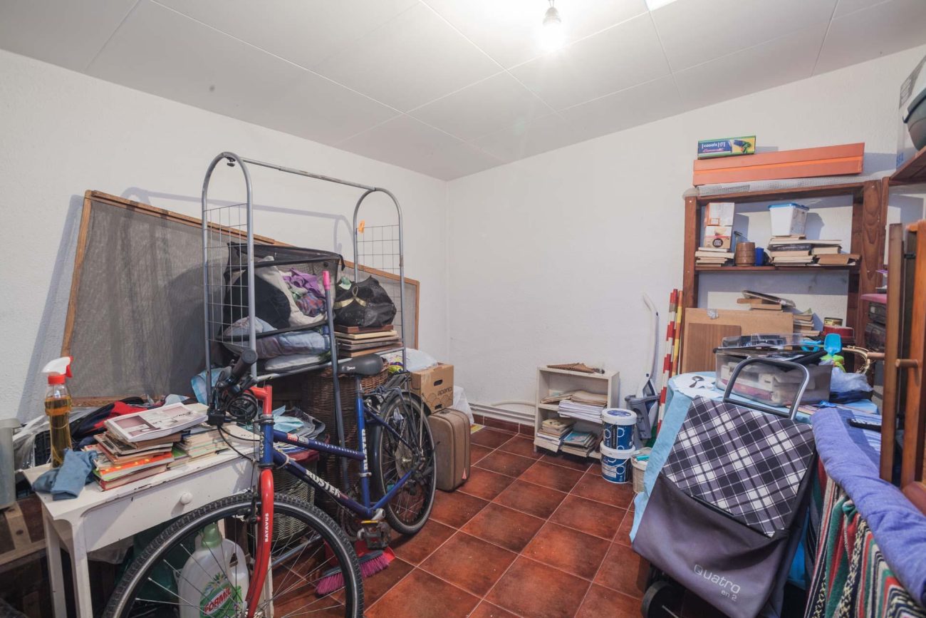 Large flat to reform in Castelldefels Beach