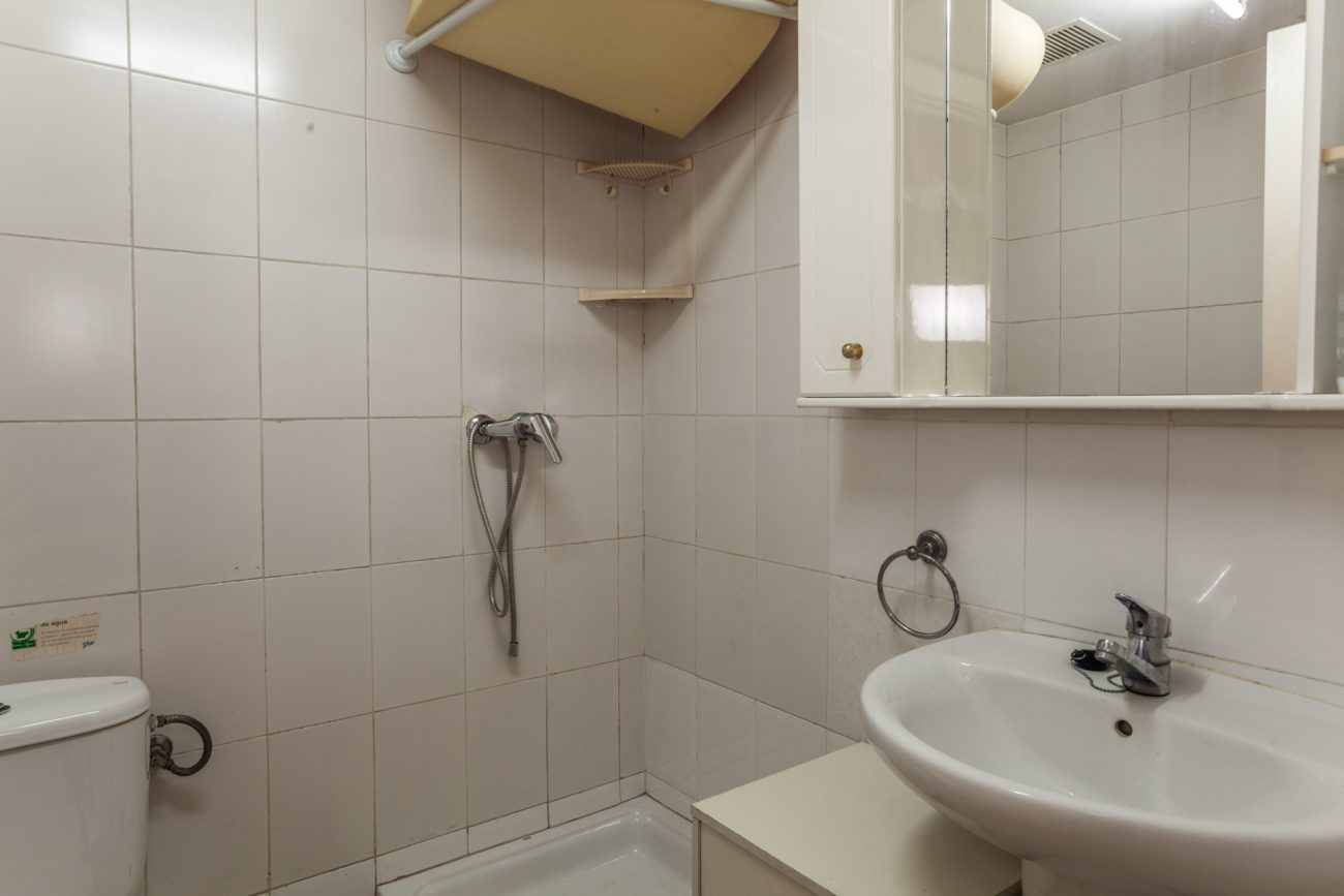 Large flat to reform in Castelldefels Beach