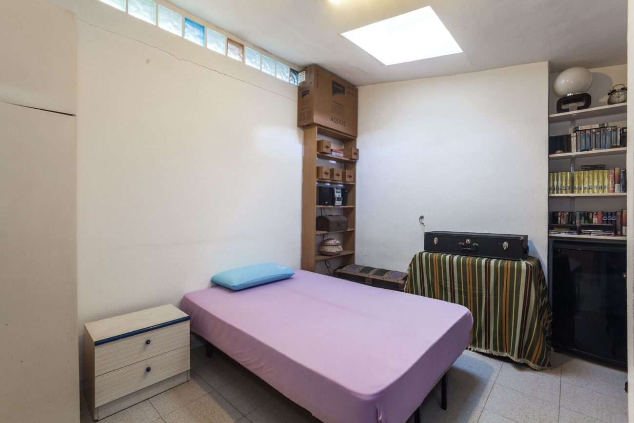 Large flat to reform in Castelldefels Beach