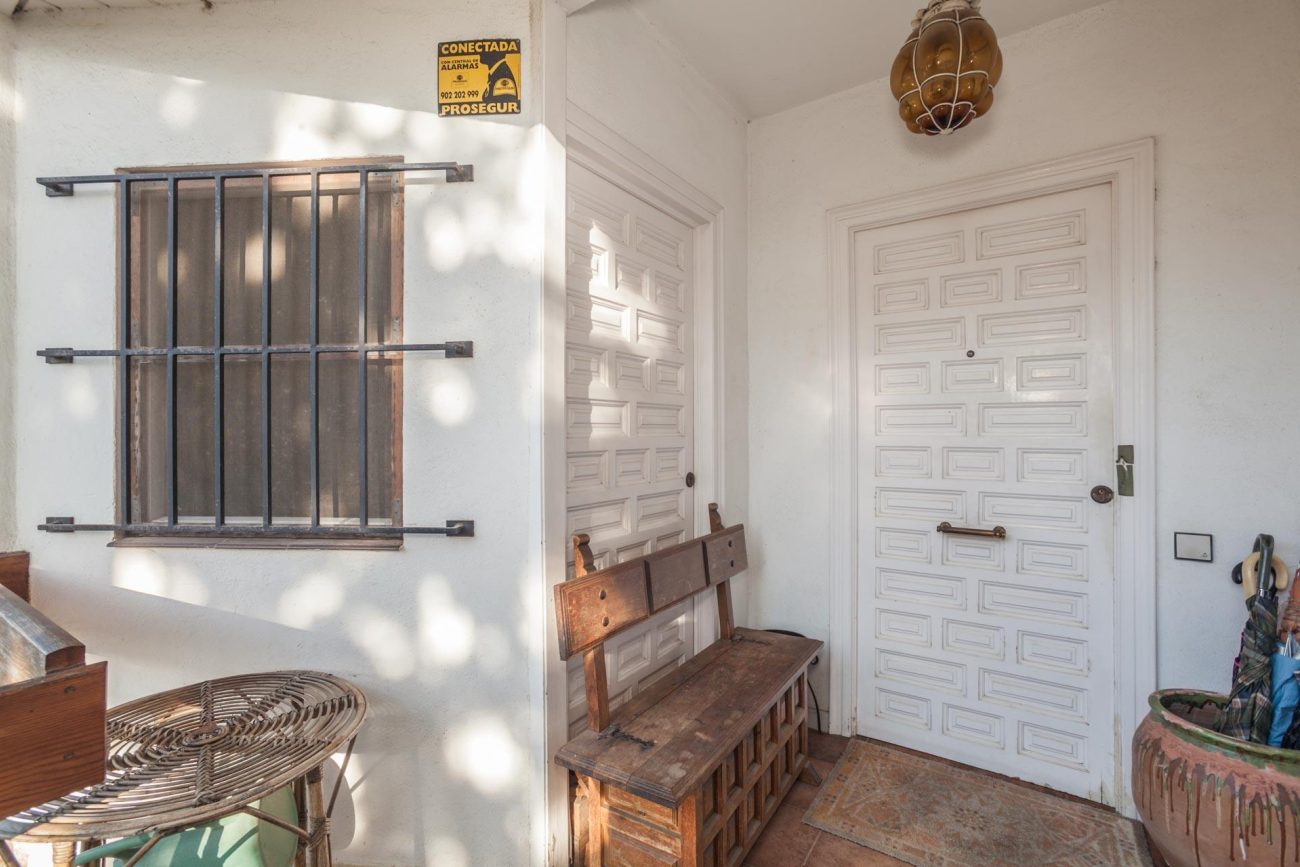 Large flat to reform in Castelldefels Beach