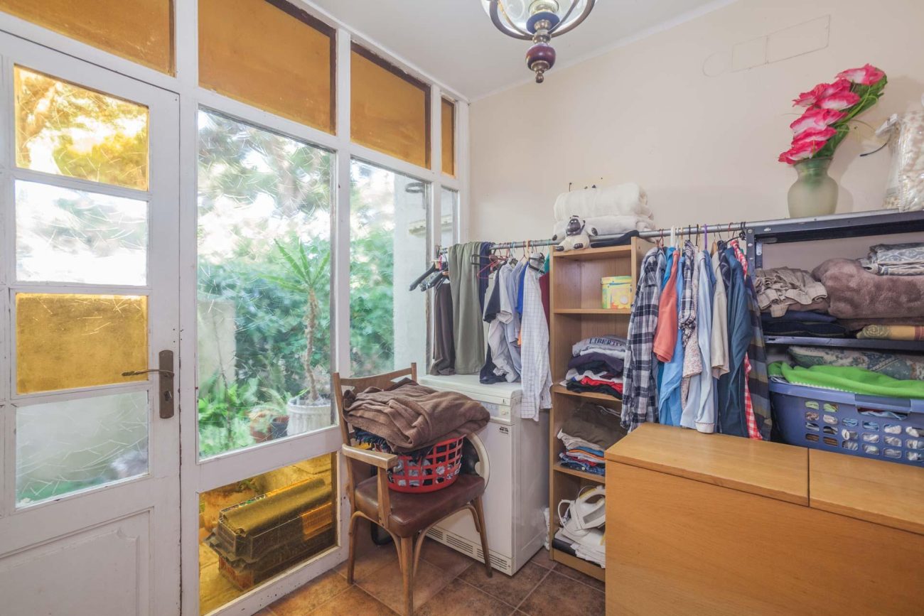 Large flat to reform in Castelldefels Beach