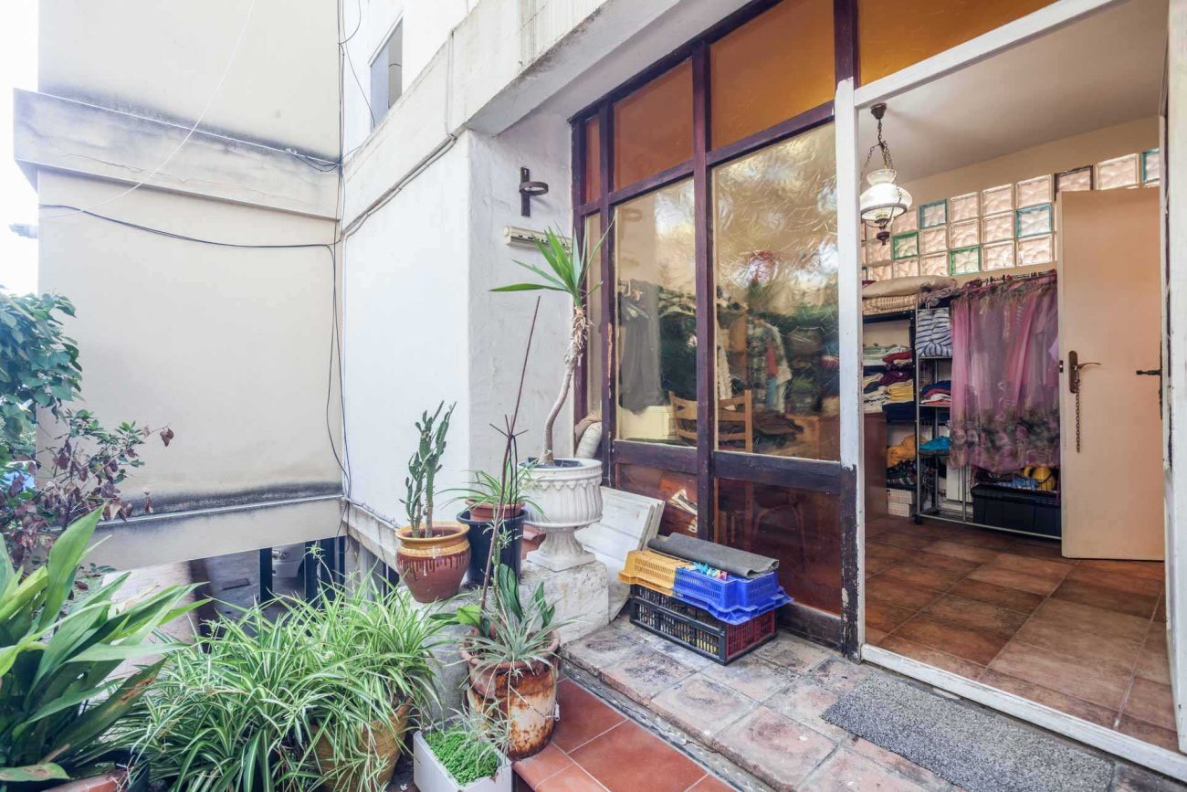 Large flat to reform in Castelldefels Beach