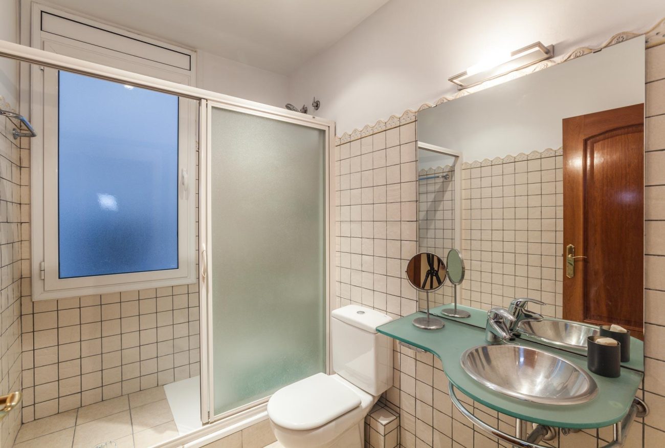 Spacious and bright apartment at Rambla Catalunya