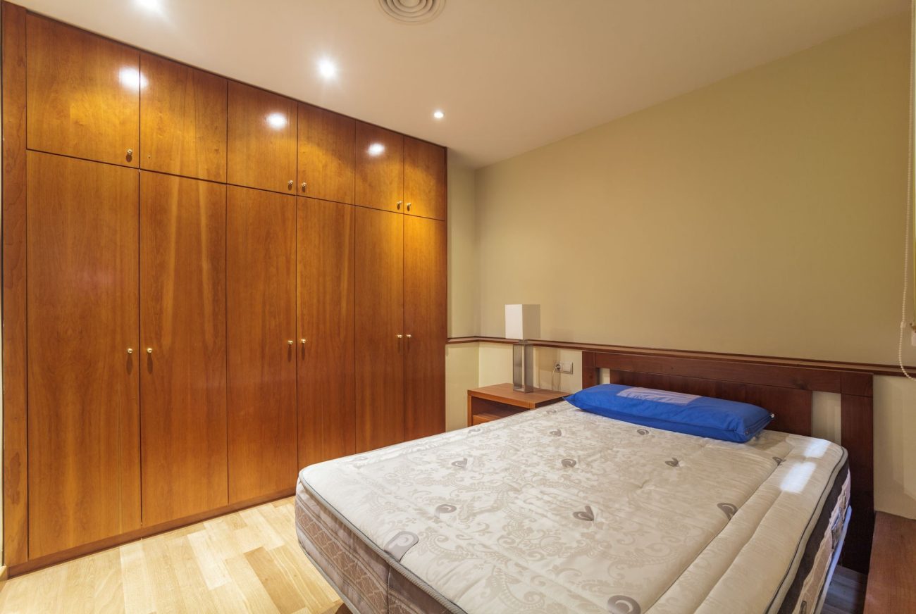 Spacious and bright apartment at Rambla Catalunya