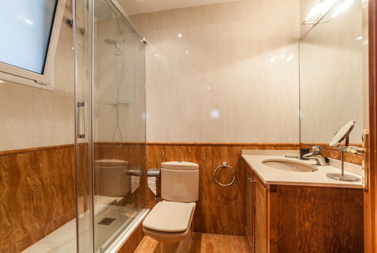 Spacious and bright apartment at Rambla Catalunya