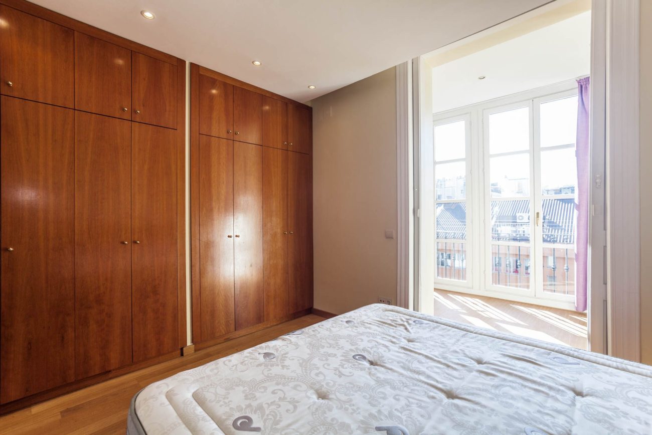Spacious and bright apartment at Rambla Catalunya