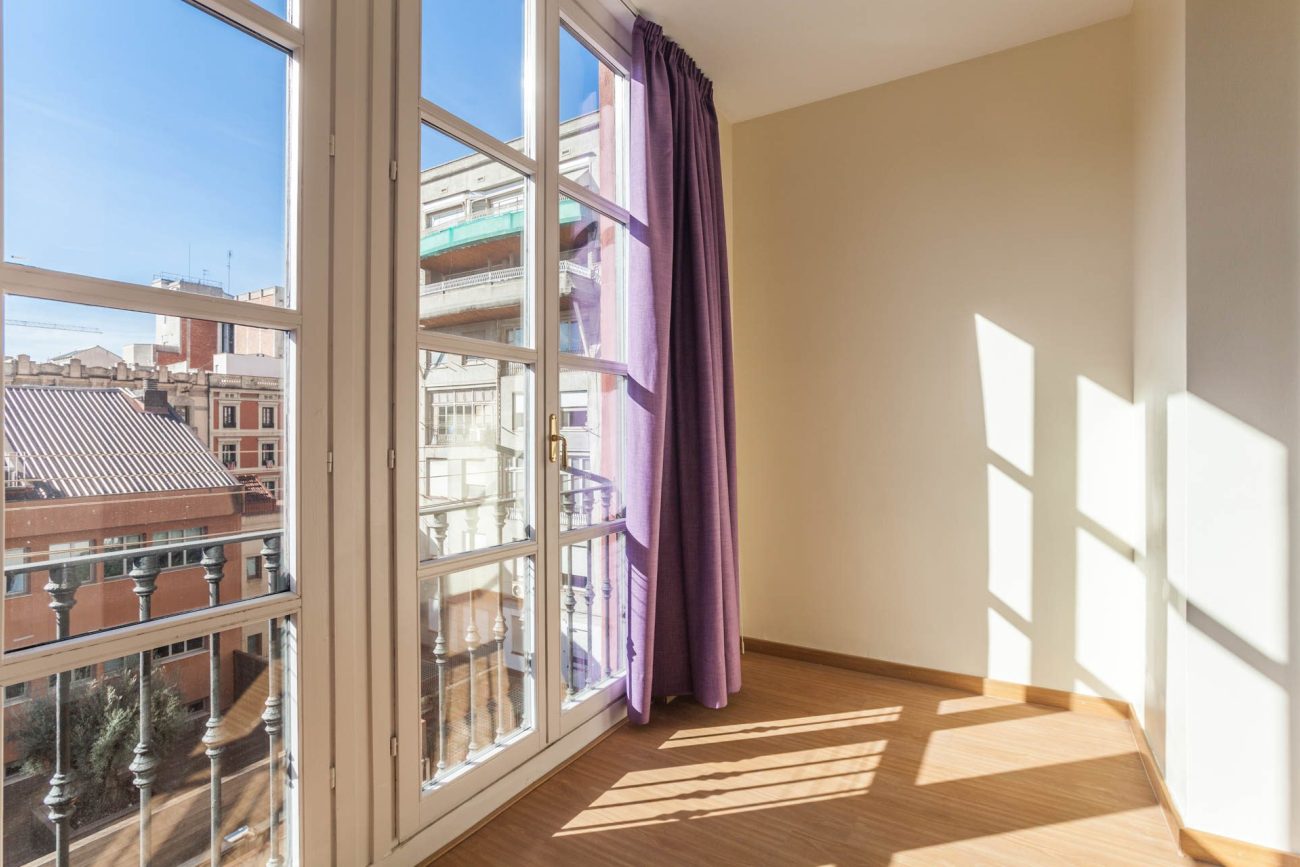 Spacious and bright apartment at Rambla Catalunya