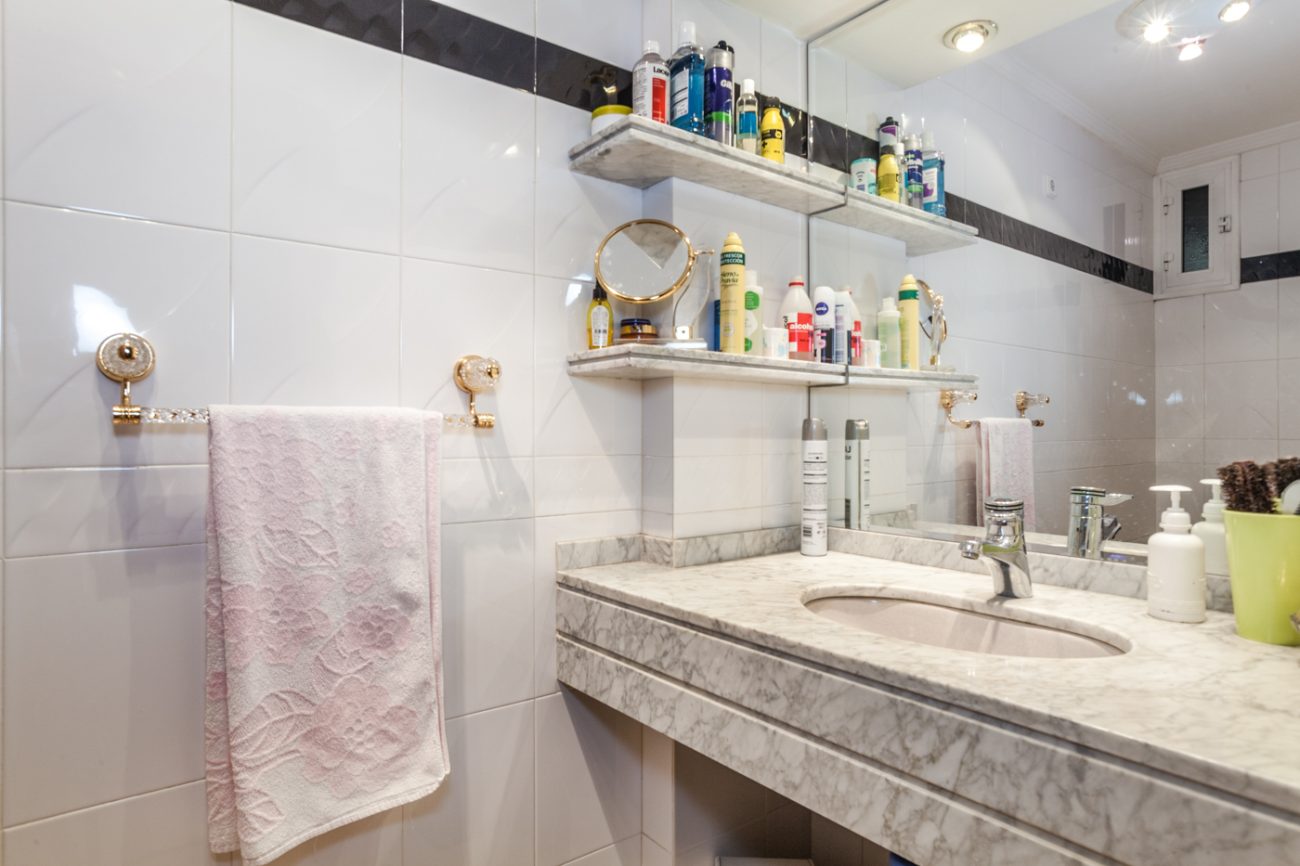 Spacious flat in Eixample Esquerre