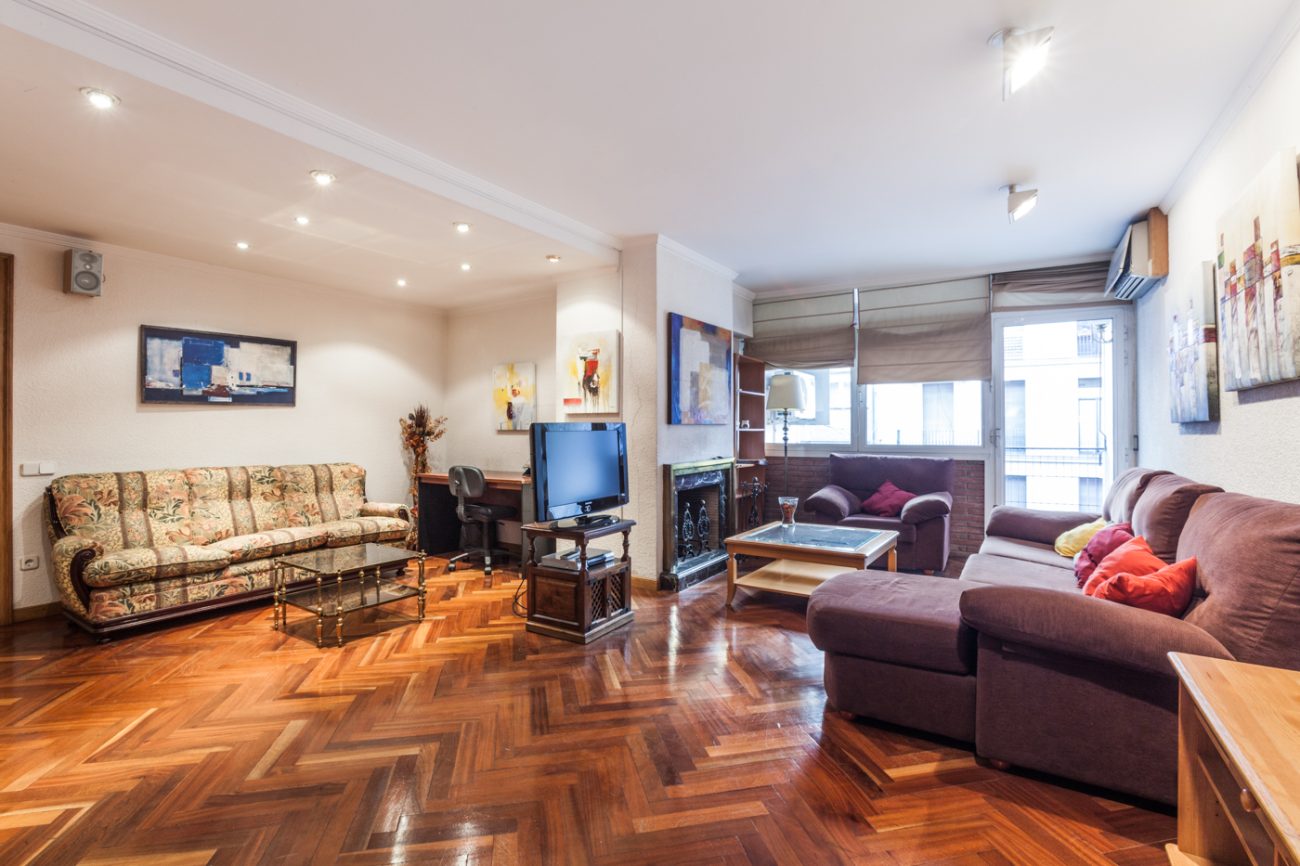 Spacious flat in Eixample Esquerre