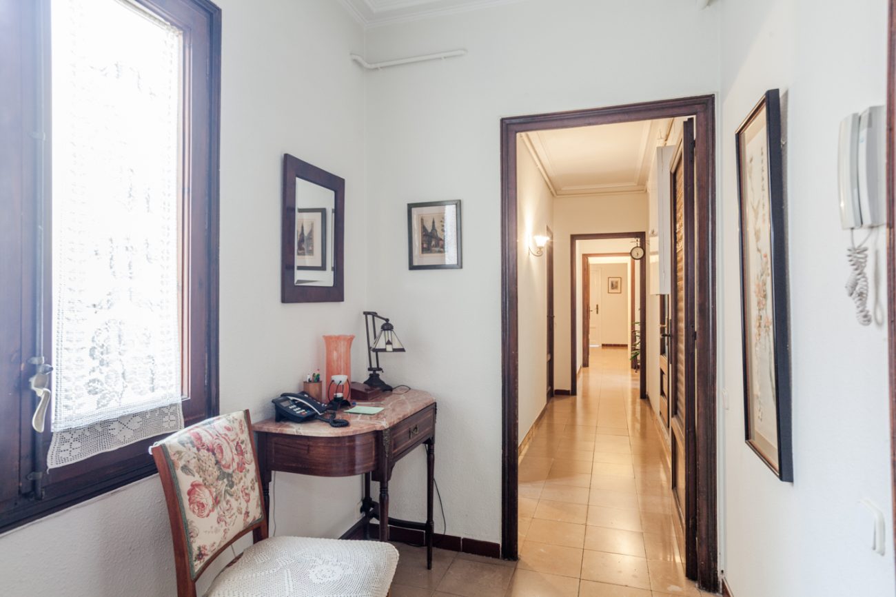 Big light flat in the heart of l’Eixample