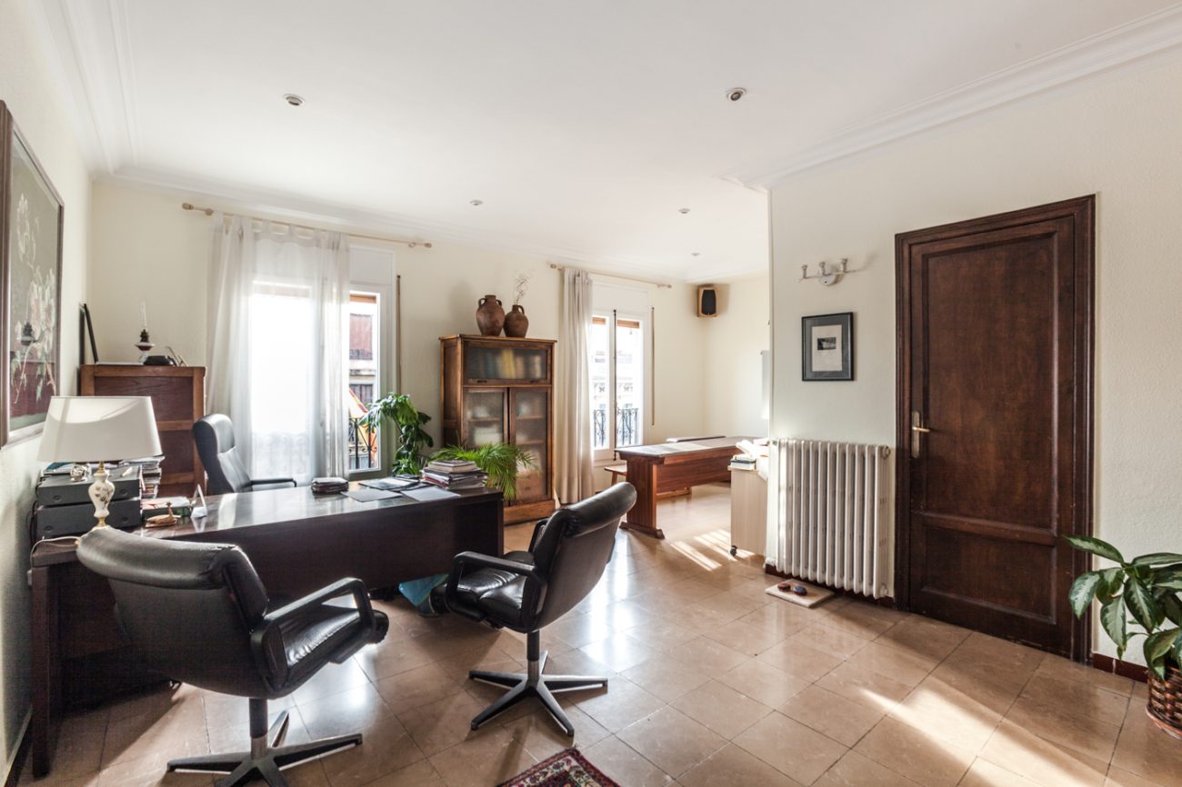 Big light flat in the heart of l’Eixample