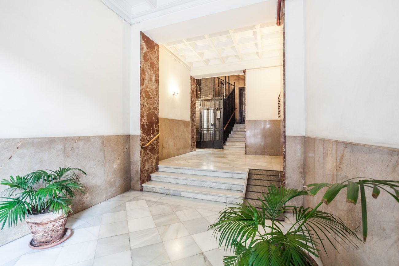 Big light flat in the heart of l’Eixample
