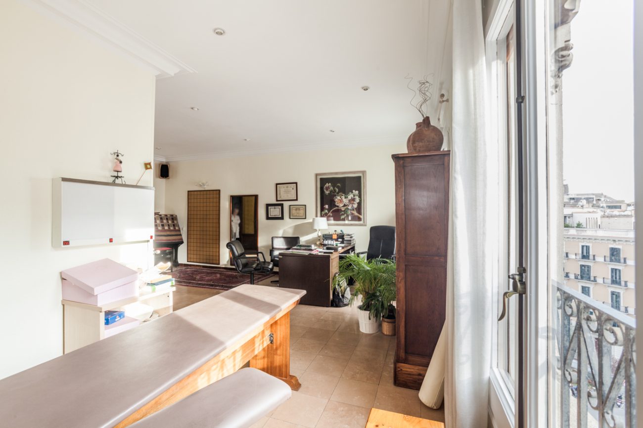 Big light flat in the heart of l’Eixample
