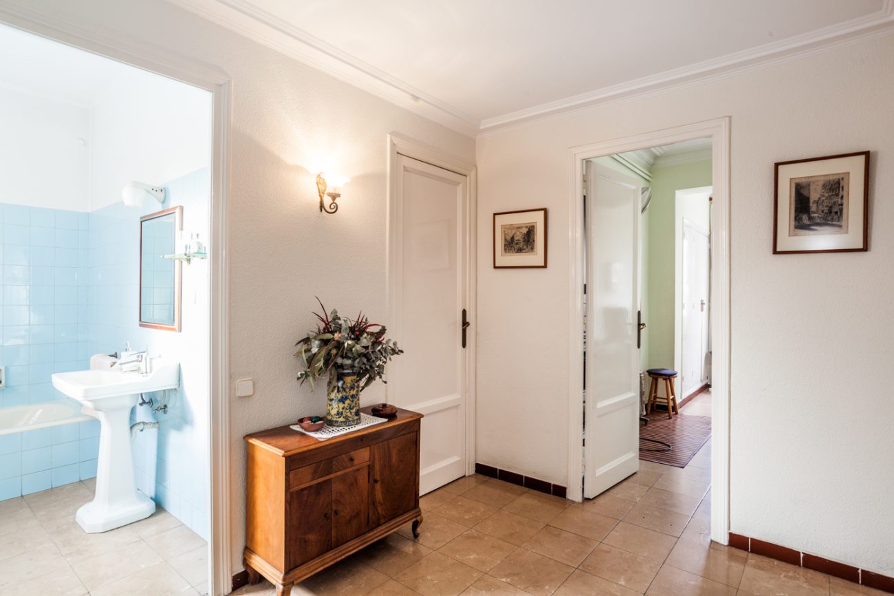 Big light flat in the heart of l’Eixample