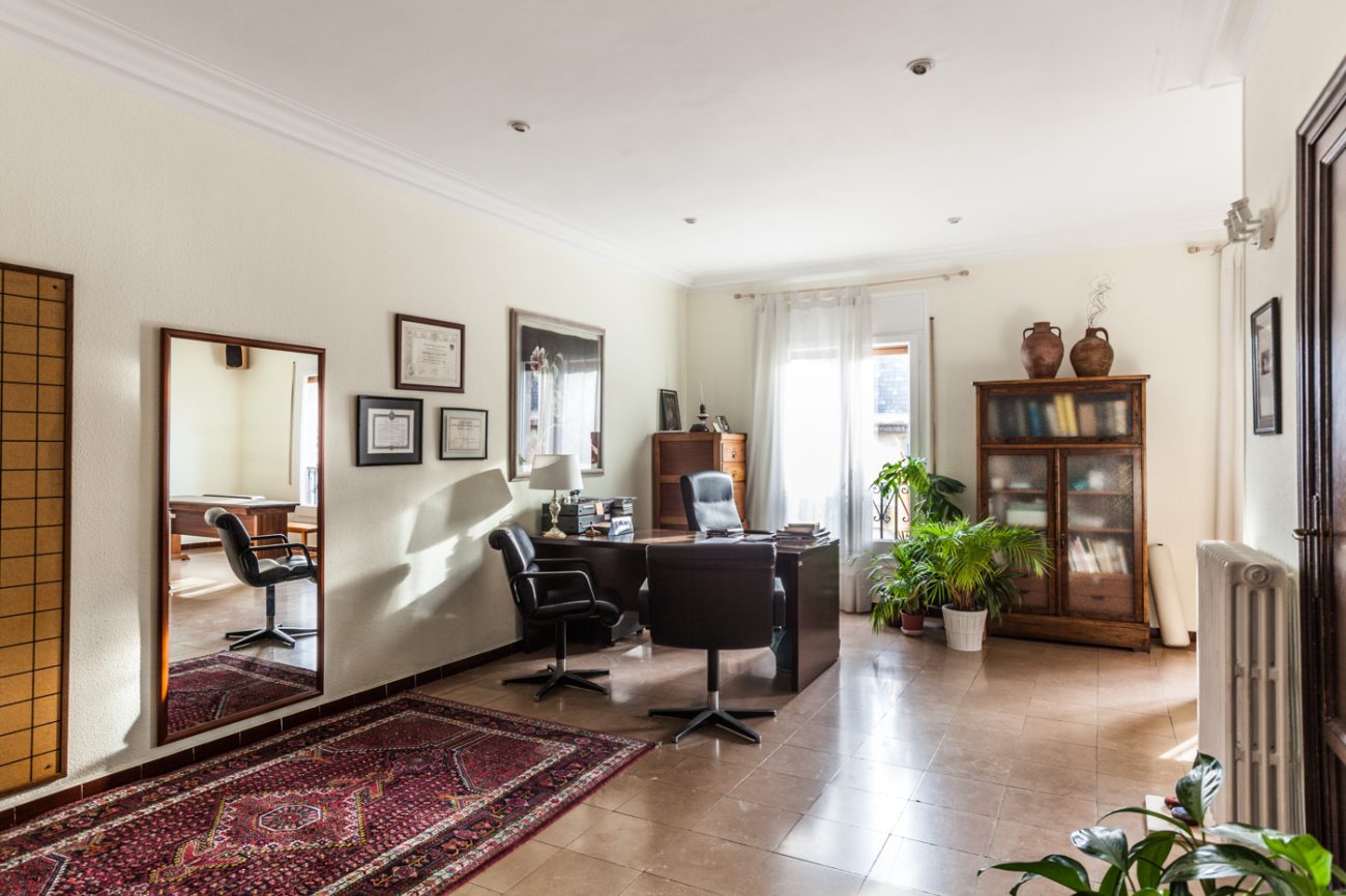 Big light flat in the heart of l’Eixample