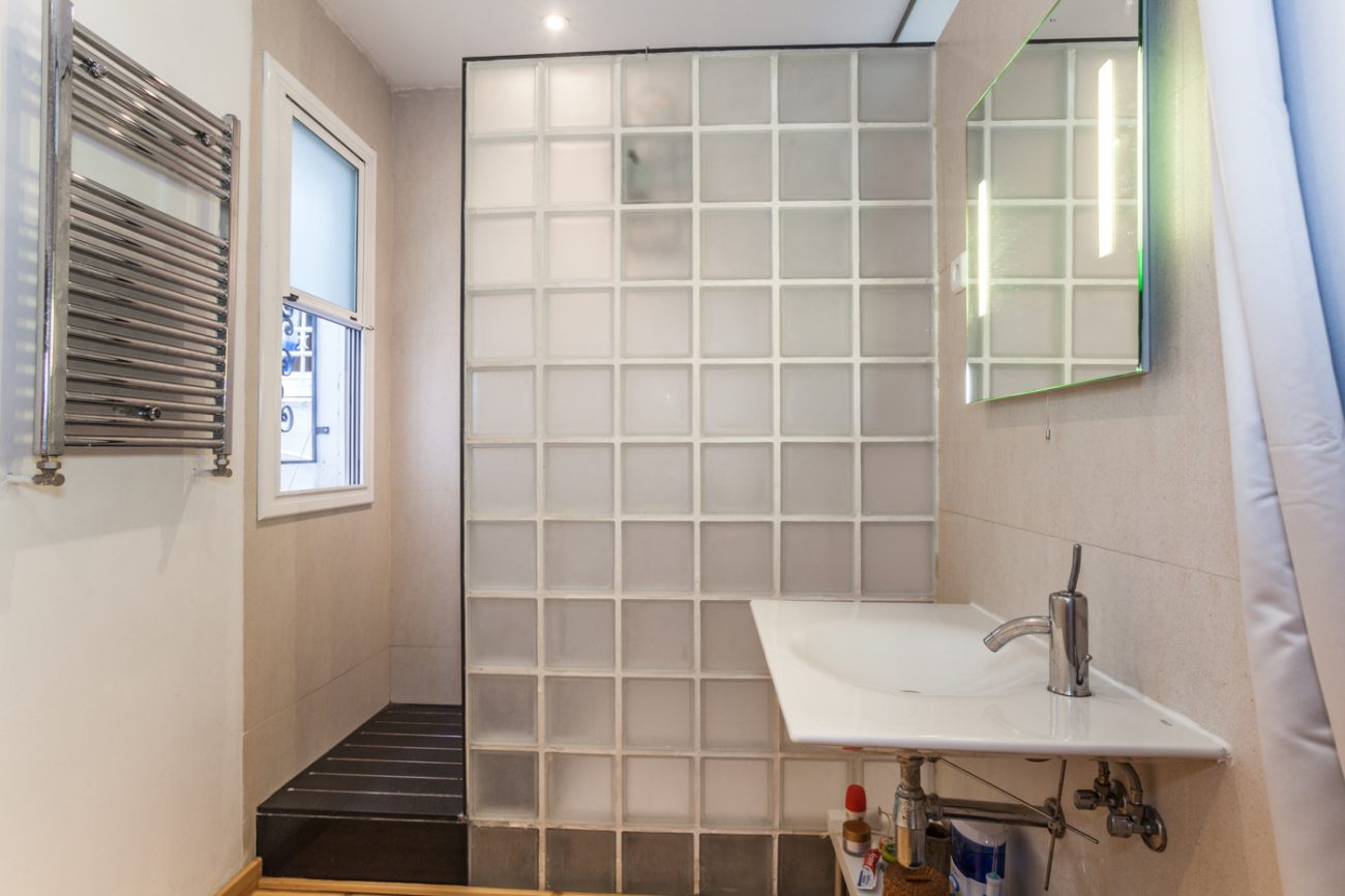 Attic flat with terrace in the coolest district of Barcelona
