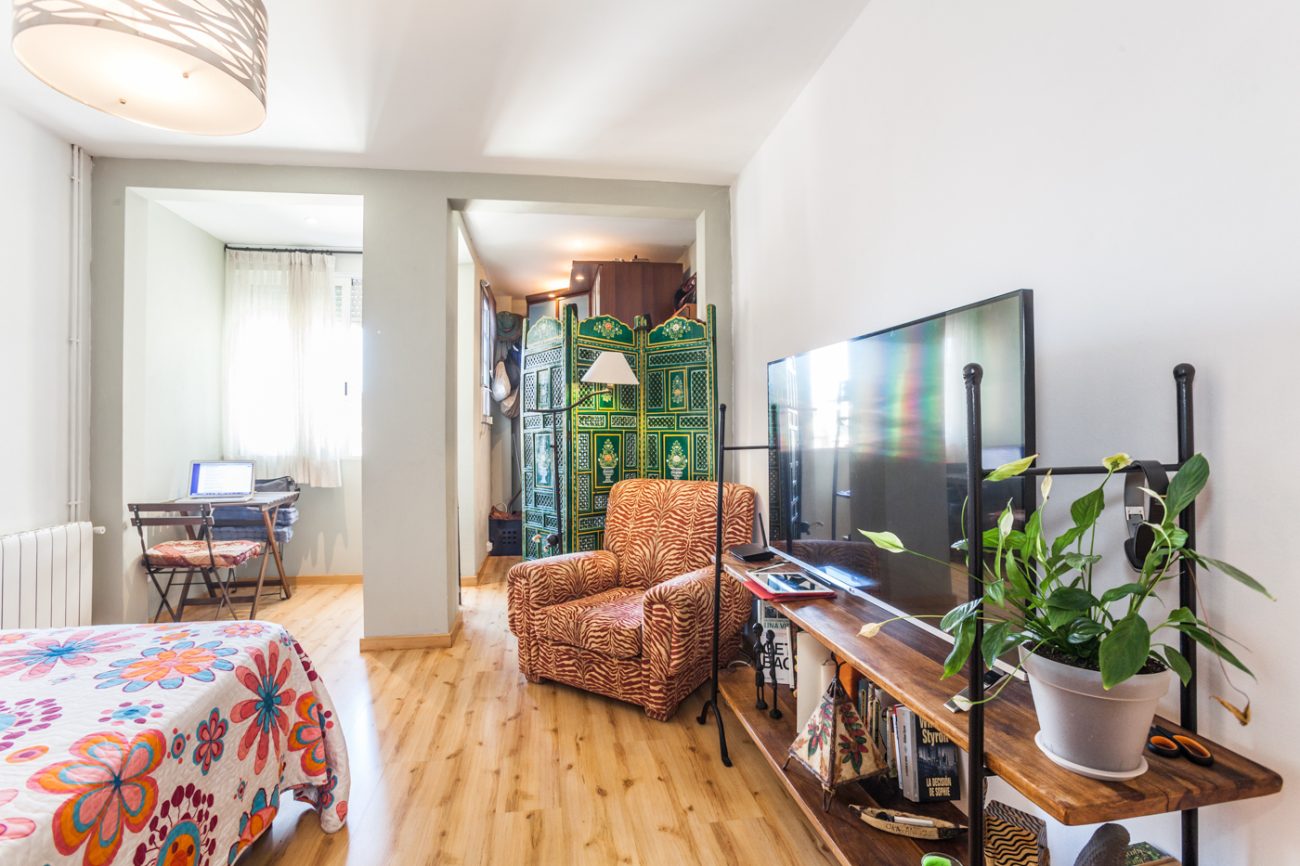 Attic flat with terrace in the coolest district of Barcelona