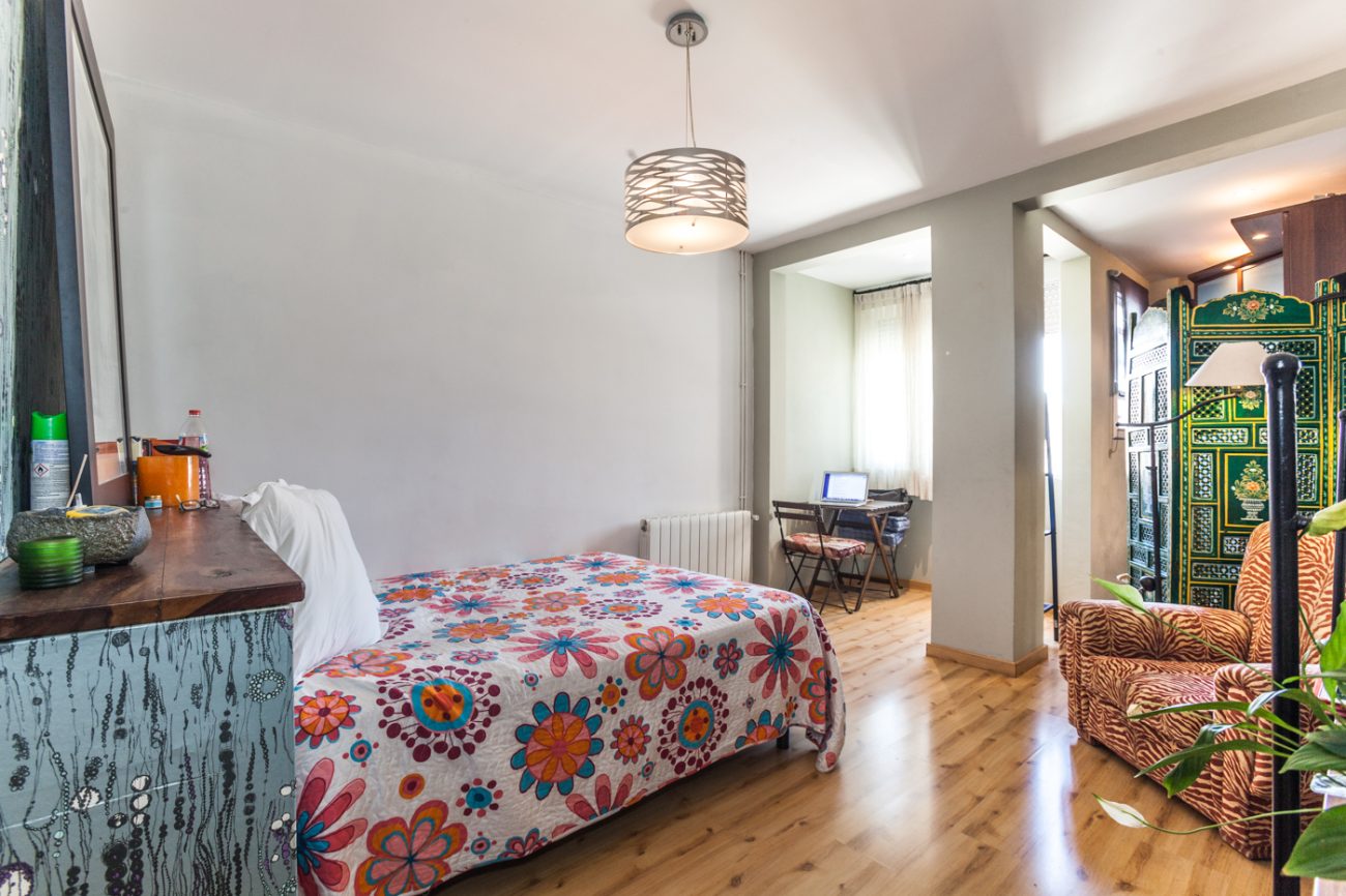 Attic flat with terrace in the coolest district of Barcelona