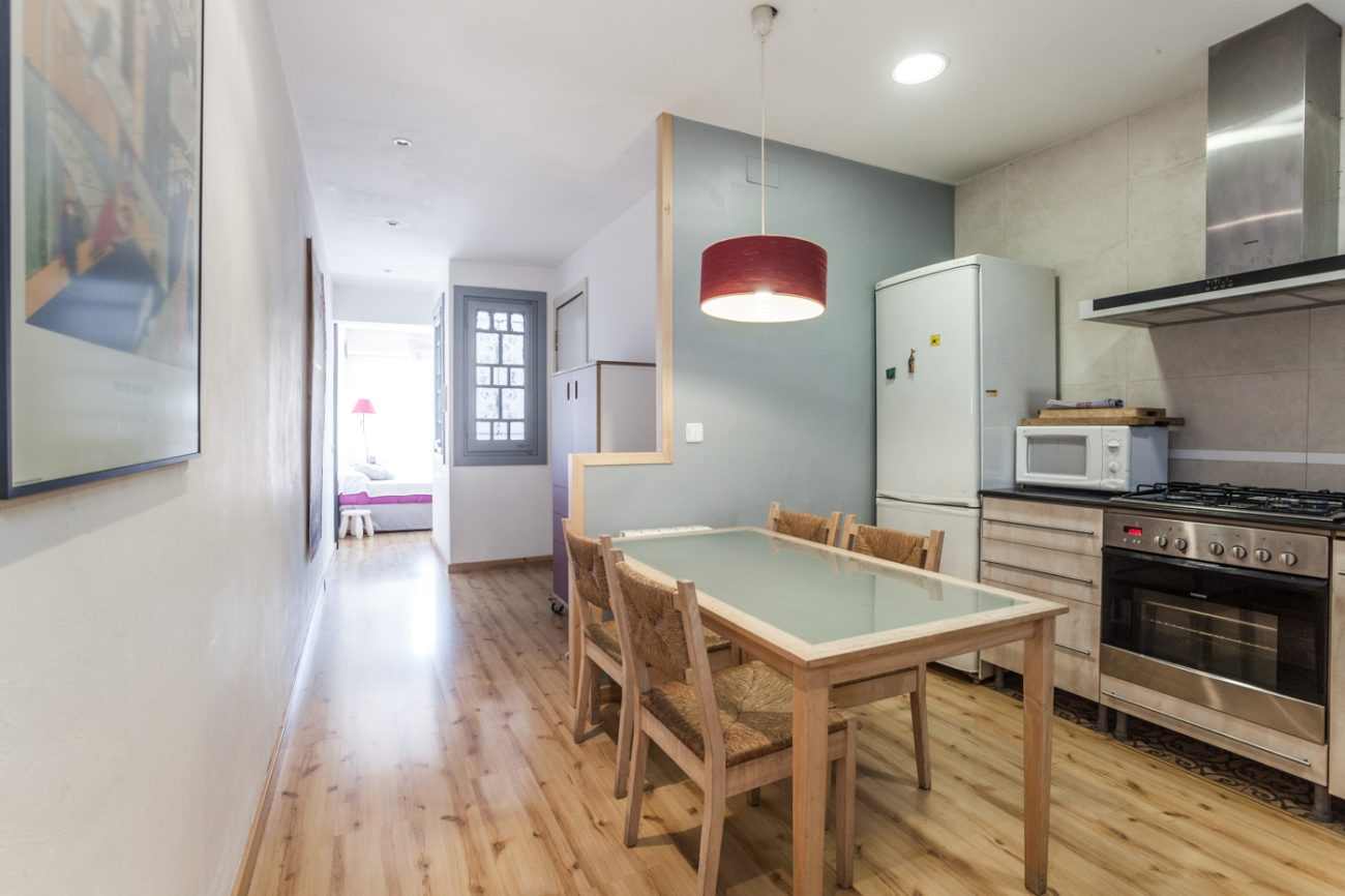 Attic flat with terrace in the coolest district of Barcelona