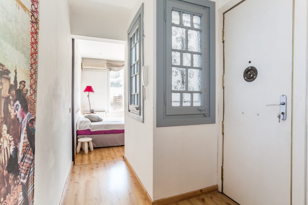 Attic flat with terrace in the coolest district of Barcelona