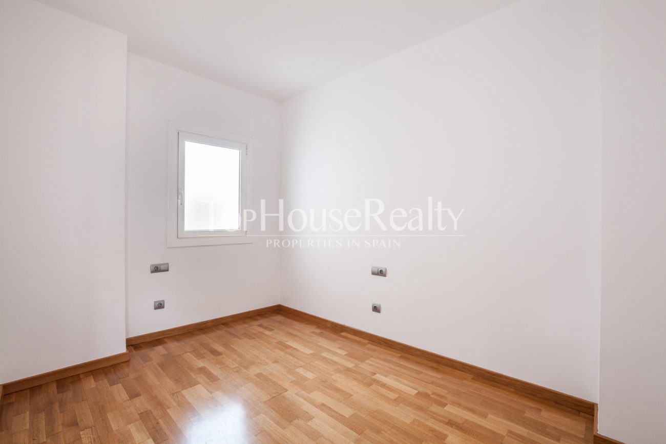 Spectacular and unique attic flat in Eixample Dret