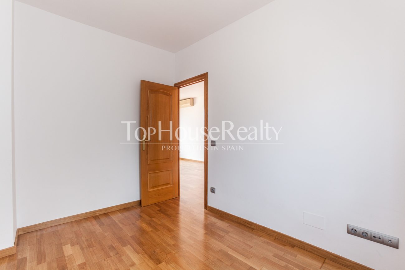 Spectacular and unique attic flat in Eixample Dret
