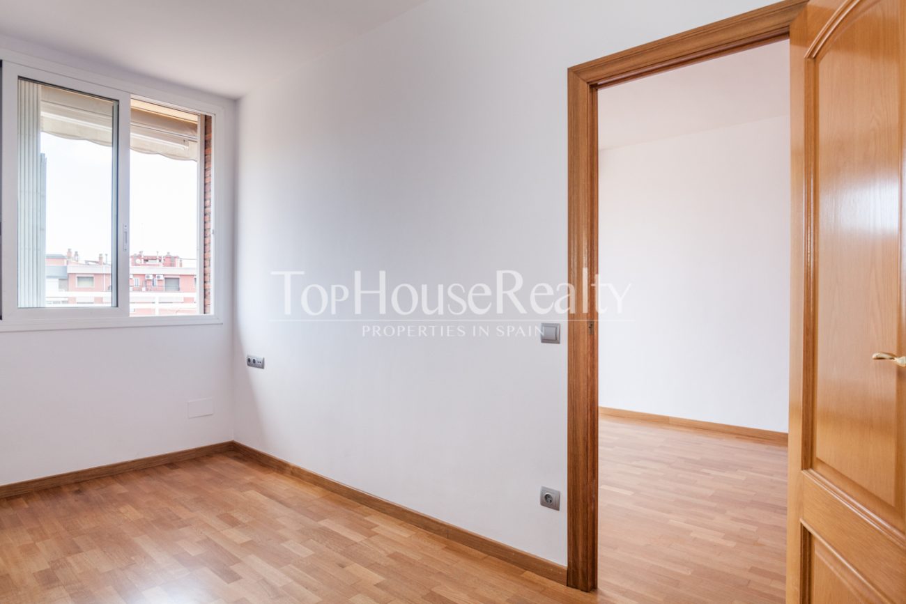 Spectacular and unique attic flat in Eixample Dret