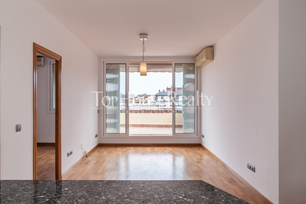 Spectacular and unique attic flat in Eixample Dret